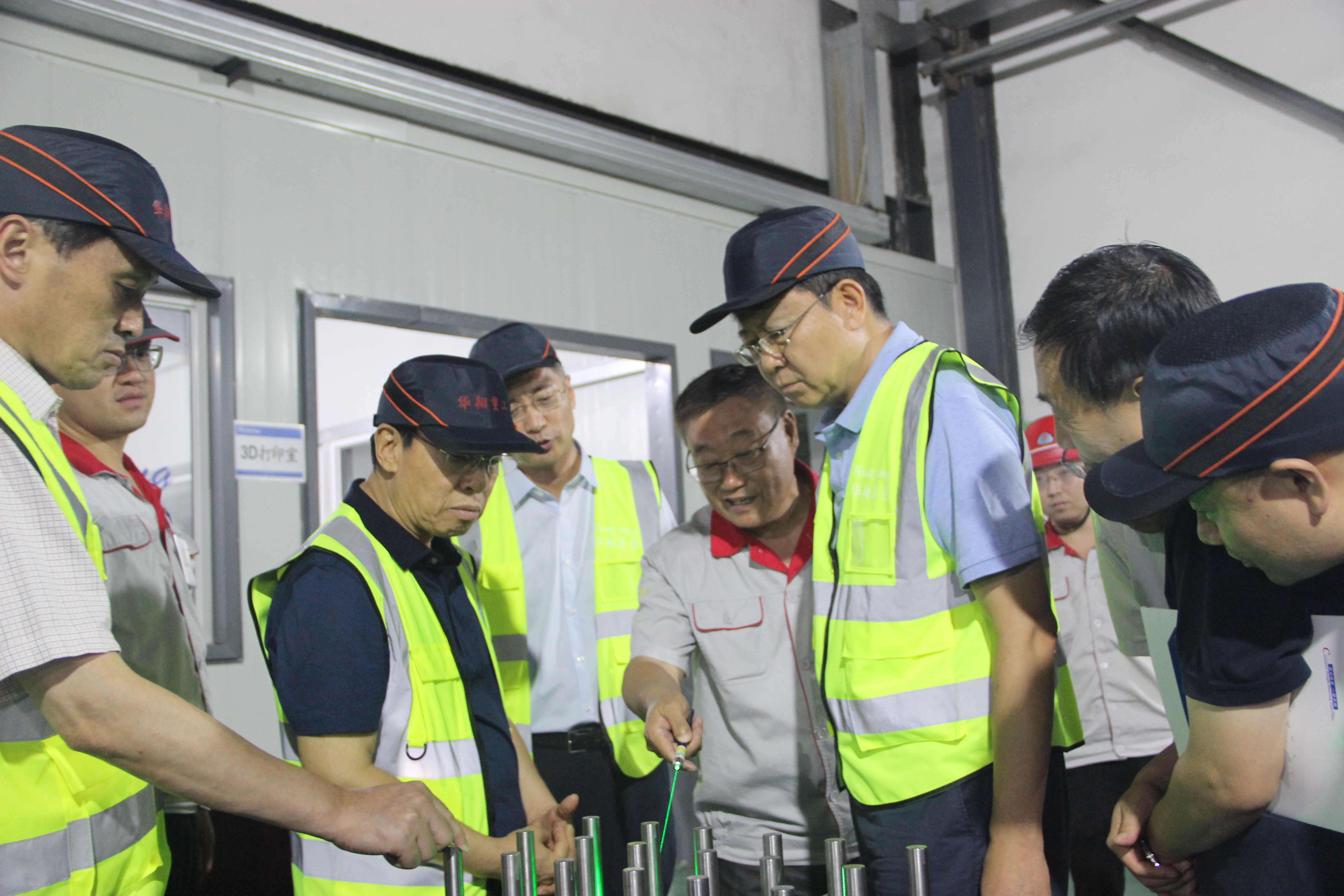 山西省人民政府原副省長、中國生產(chǎn)力學(xué)會會長、山西省資源型經(jīng)濟(jì)轉(zhuǎn)型促進(jìn)會總顧問牛仁亮一行蒞臨我司調(diào)研