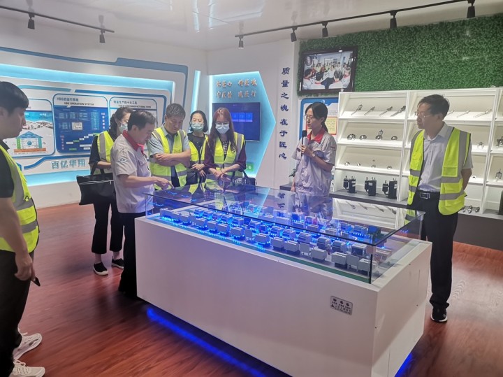 人社部人才流動畢業(yè)生就業(yè)服務局領導蒞臨我司調(diào)研